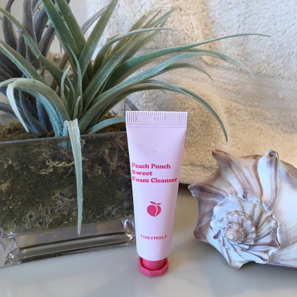 💋 TONY MOLY
Peach Punch Sweet Foam Cleanser